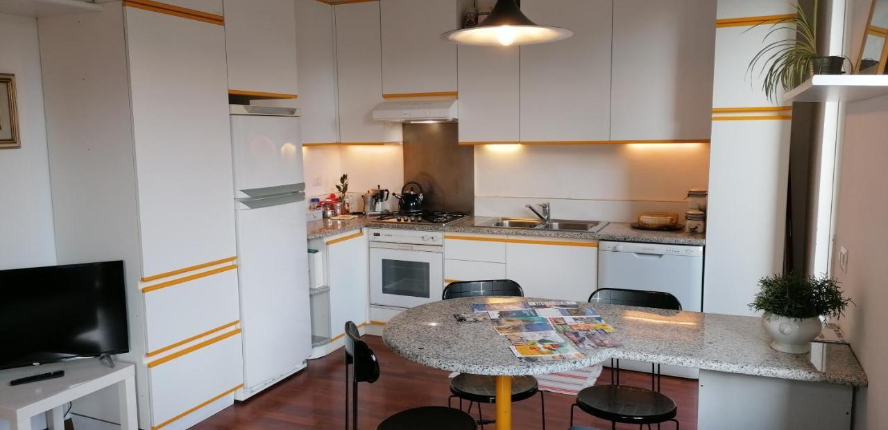 オメーニャCasa Avezzaアパートメント エクステリア 写真